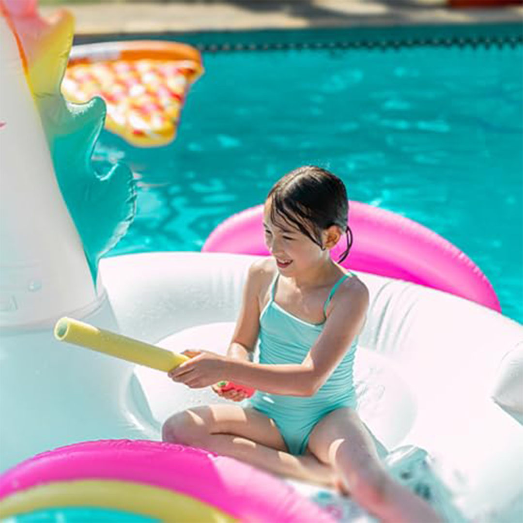 مسدس ماء للأطفال - رشاش رغوي - 4 قطع - 2 كبير 30 سم - 2 صغير 15 سم - للشاطئ وحمام السباحة