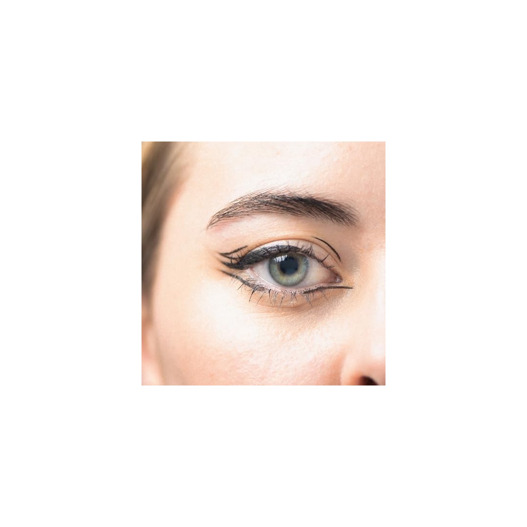 قلم تحديد العيون السائل اكسجيريت من ريميل - لون 001 - RM237 - أسود