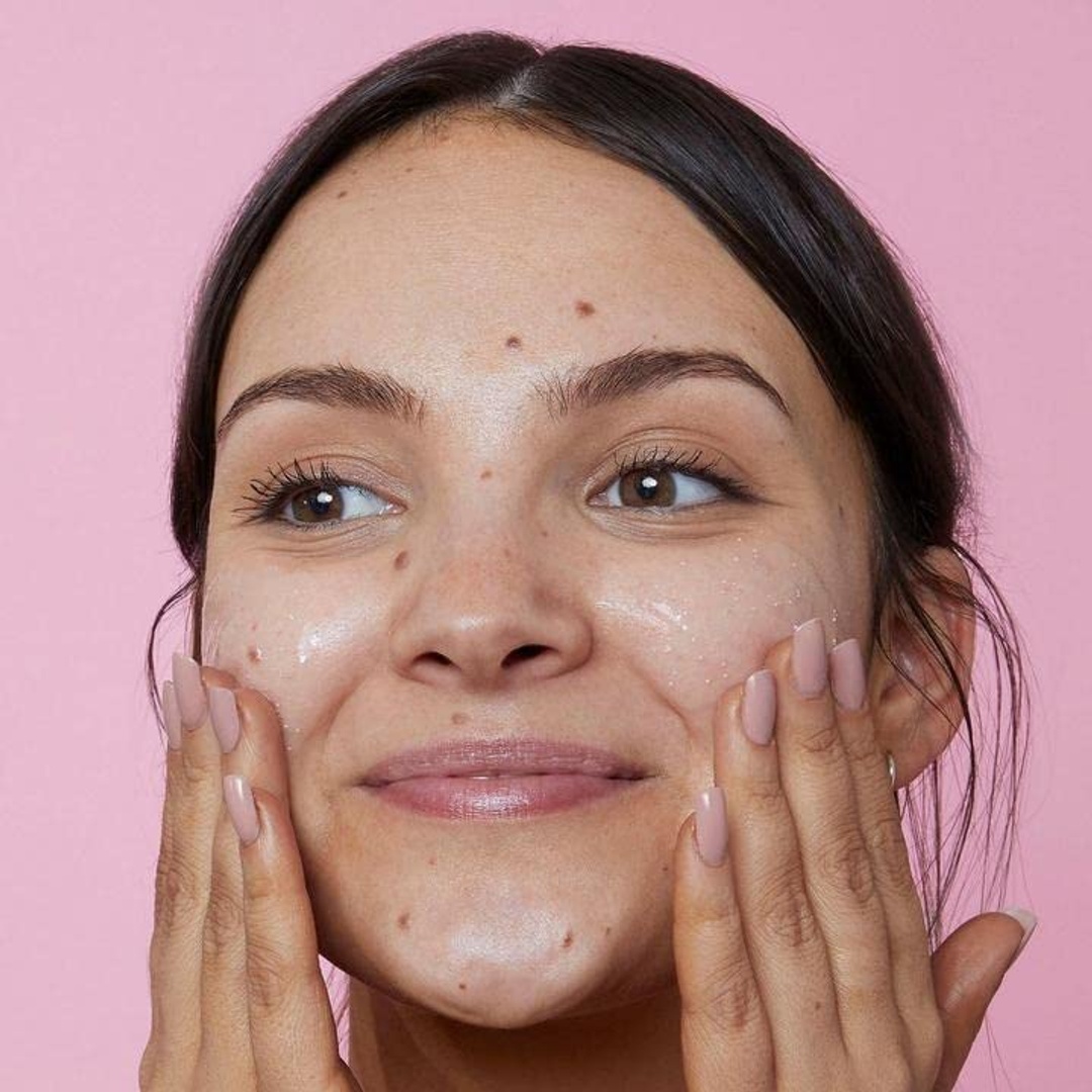 غسول الوجه بفيتامين سي للعناية بالبشرة من سوب آند جلوري - 50 مل