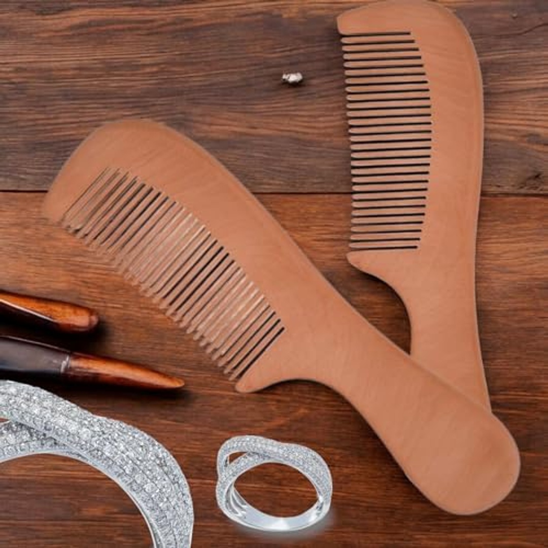 مشط خشب طبيعي بيد - بيج