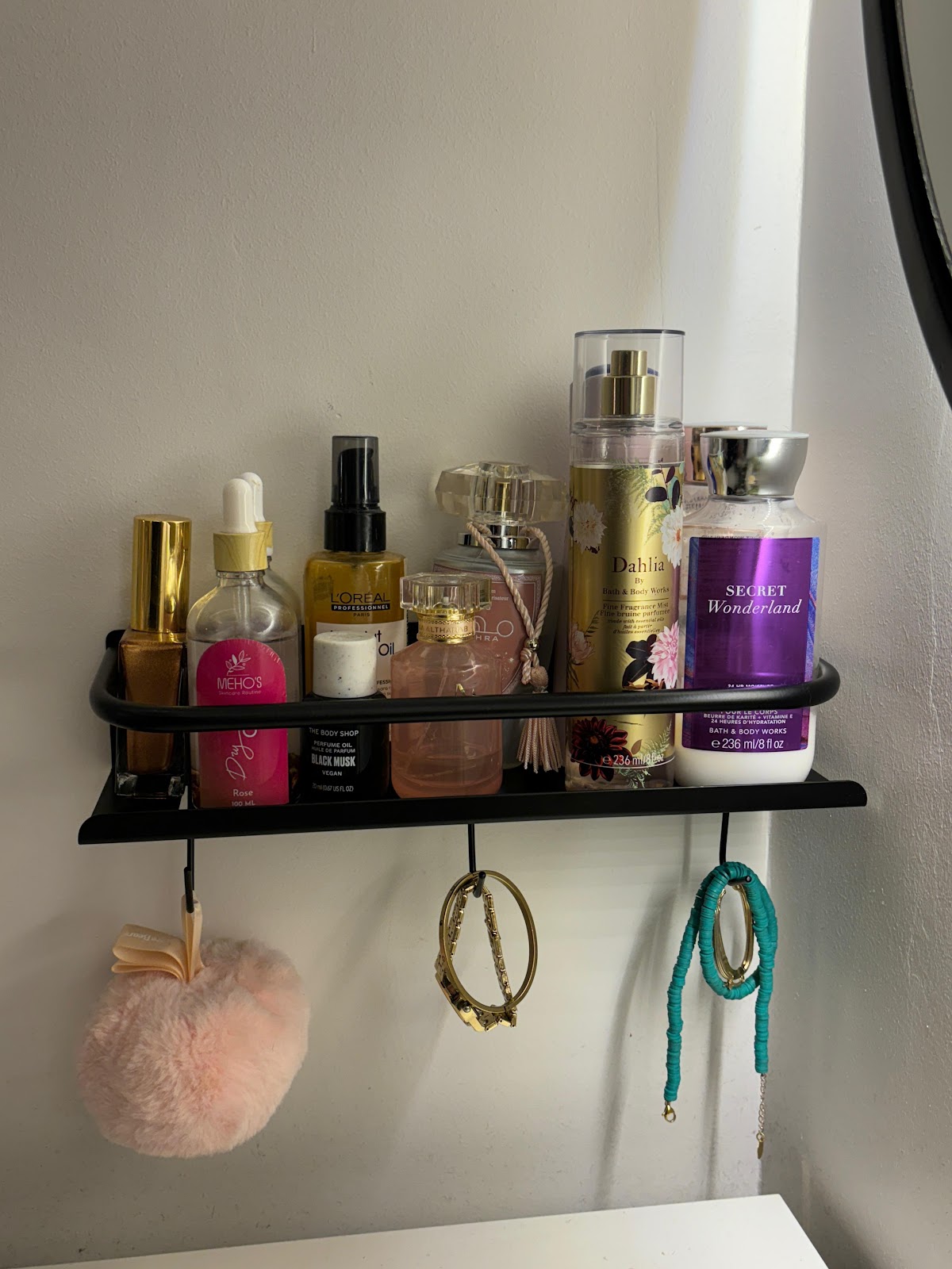 منظم شاور بماسورة + 3 هوك ستانلس - 33 سم - أسود