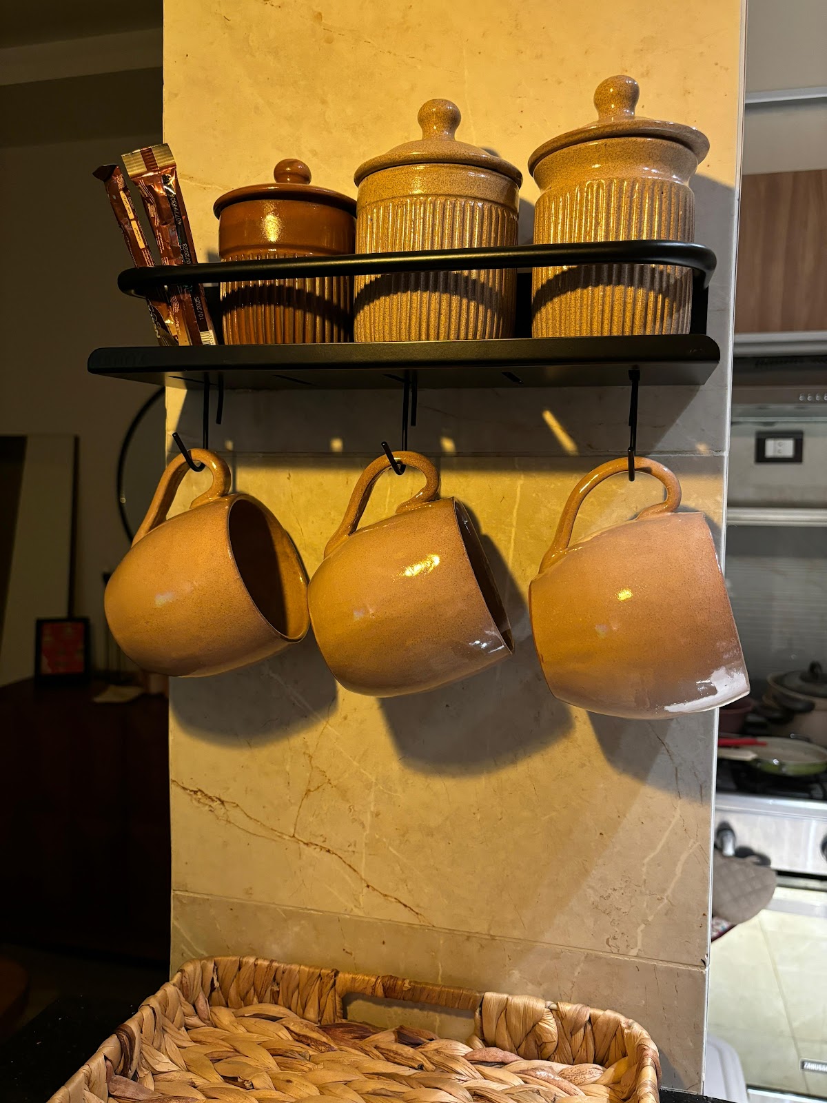 منظم شاور بماسورة + 3 هوك ستانلس - 33 سم - أسود