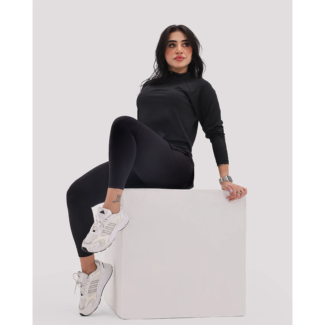 تيشيرت رياضي حريمي بكم طويل وياقة عالية - أسود