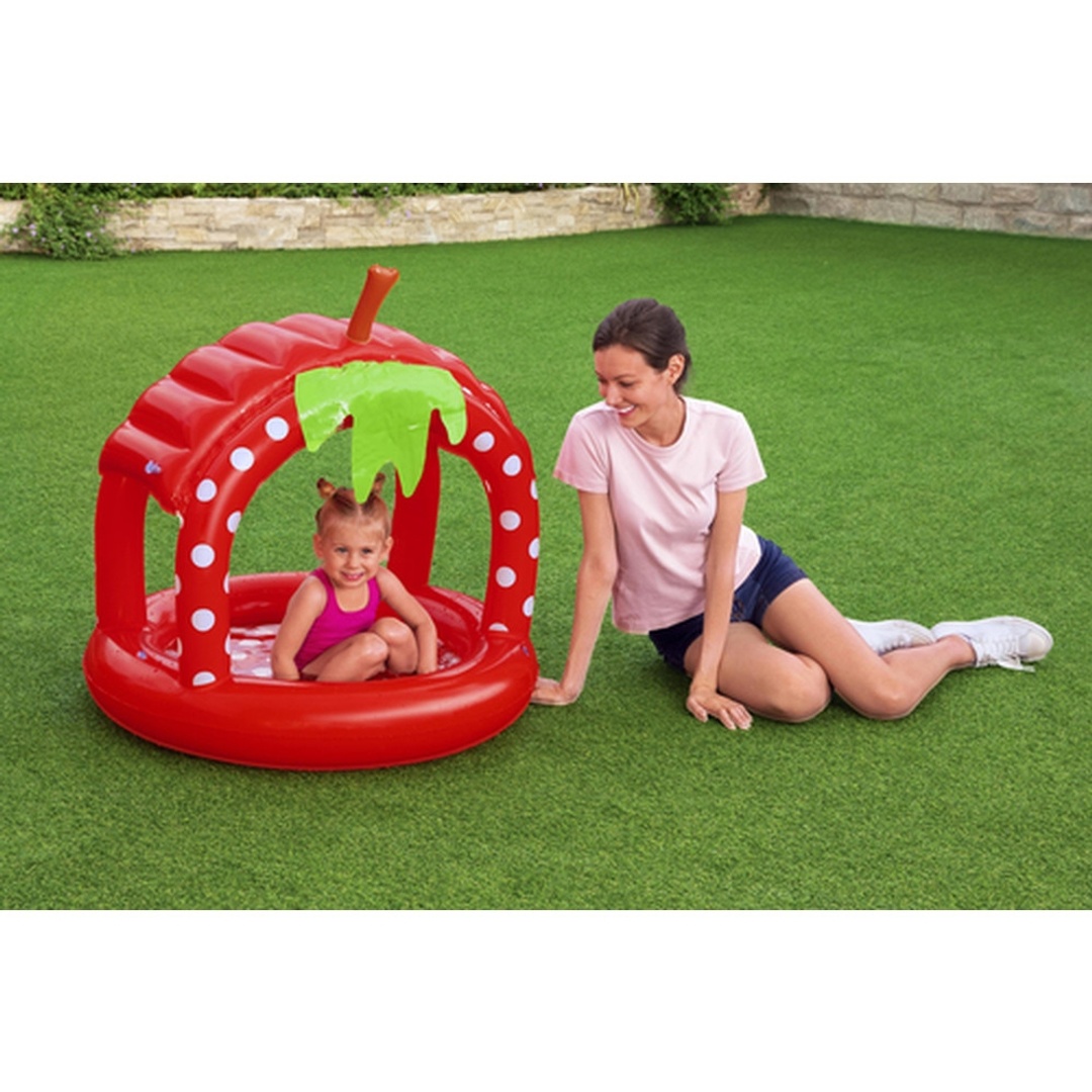 حوض سباحة علي شكل فراولة مع سقف حامي من الشمس - 52387