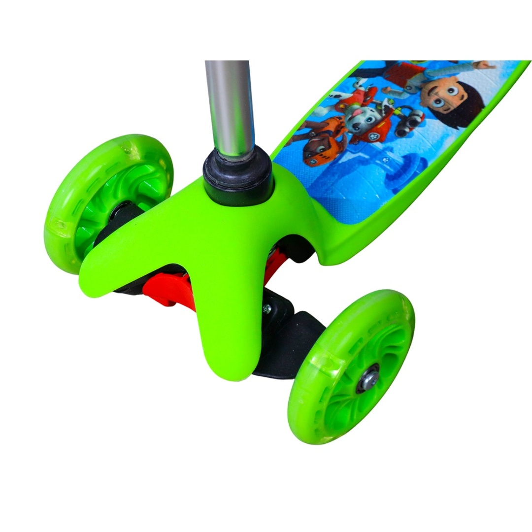 سكوتر مع عجلتين مضيئتين - أخضر - MG-03M