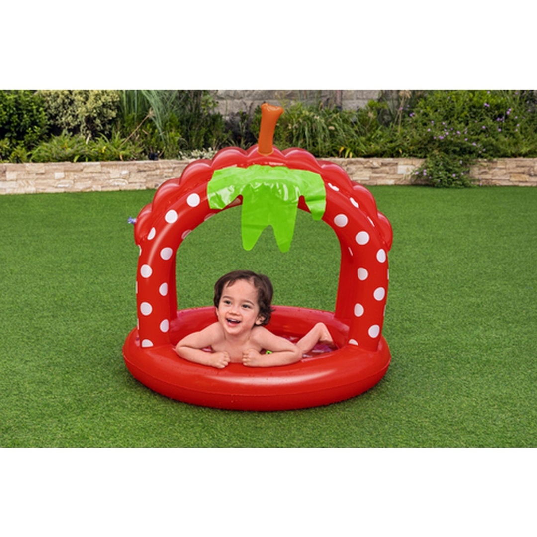 حوض سباحة علي شكل فراولة مع سقف حامي من الشمس - 52387