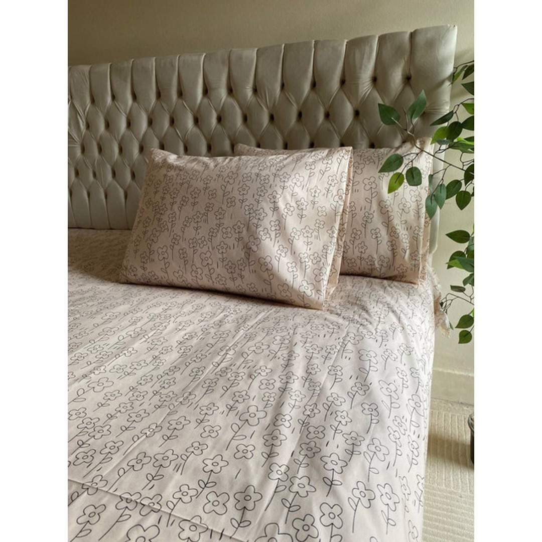 طقم ملاية أستيك مع 2 غطاء مخدة من يارلن - 160 سم - تصميم ورد - بينك