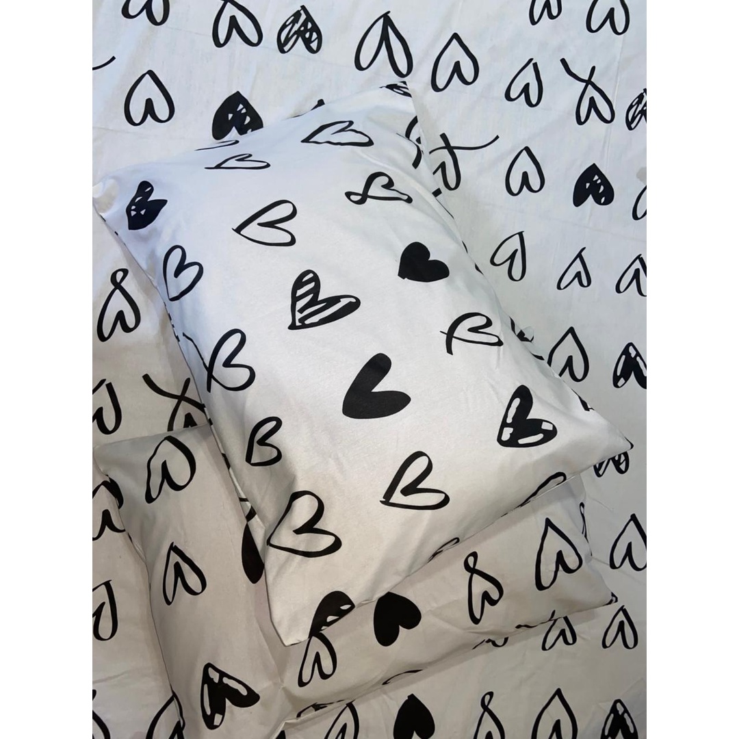 طقم ملاية سرير من يارلن + 2 كيس مخدة - أسود وقلوب - 160 سم