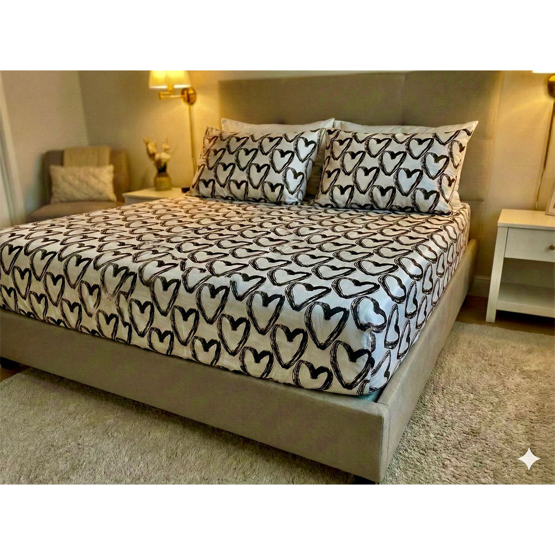 يارلن طقم ملاية بأستك + 2 كيس مخدة صغيرة - قلب أسود كبير - 200 سم