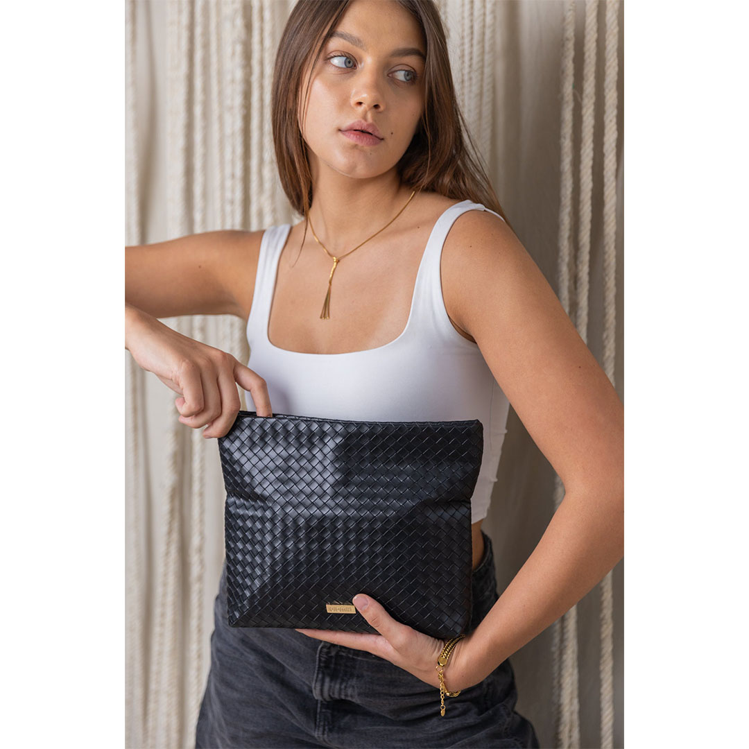 شنطة يد وكروس Velvet Grid من عالمكي - أسود