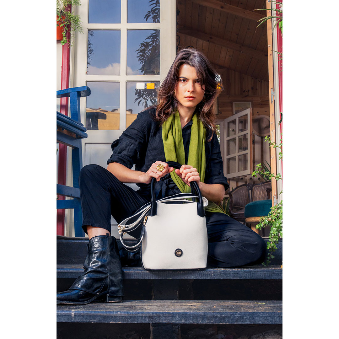 شنطة يد وكروس Noor من عالمكي