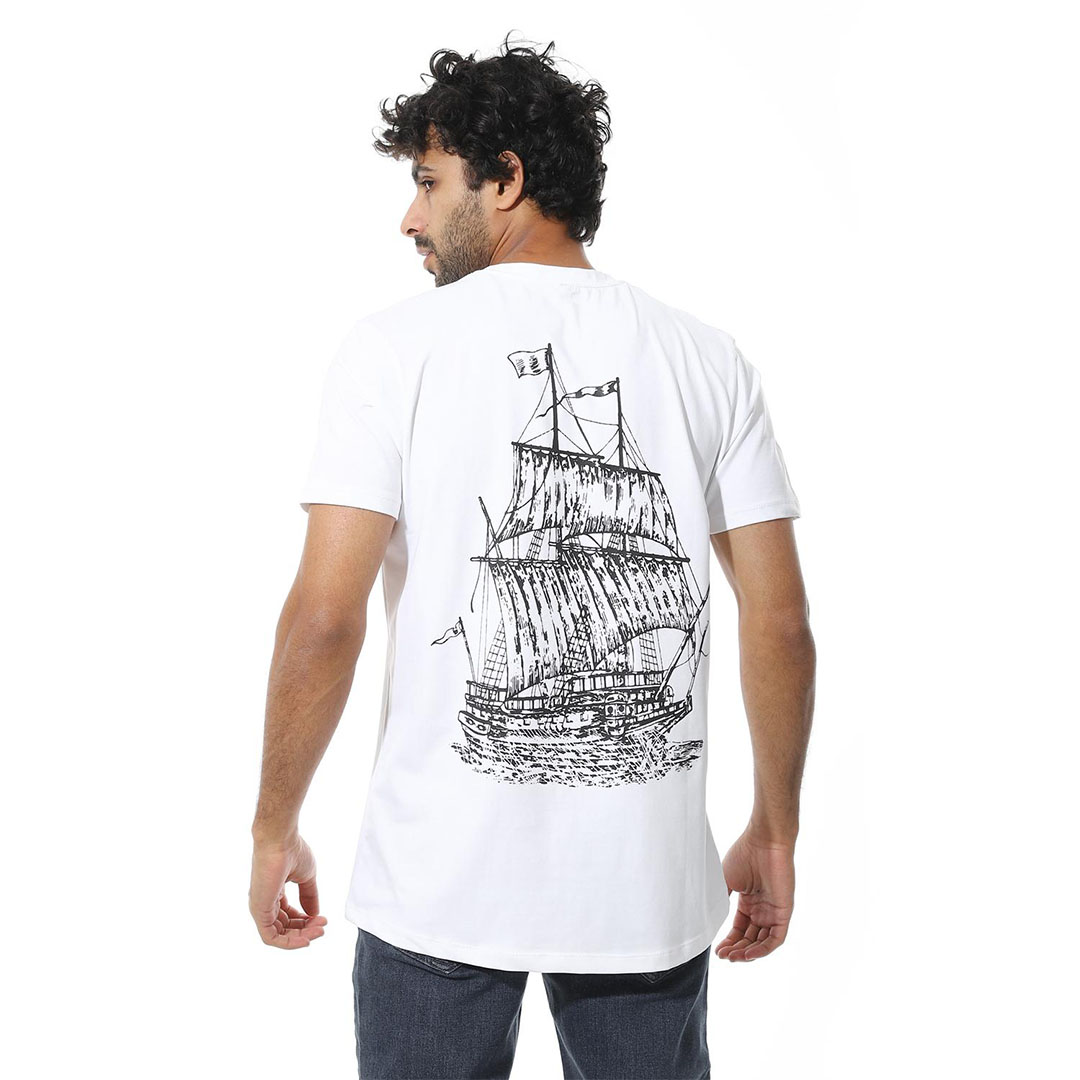 تيشرت بطبعة سفينة برقبة مستديرة ونص كم