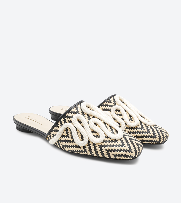 Charles & Keith جزمة حريمي منقوشة - أسود/بيج - CK1-70920042