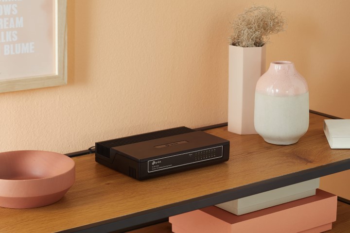 TP-Link سويتش محول للشبكات - 16 منفذ - 10/100 ميجابت/ثانية - ‎TL-SF1016D