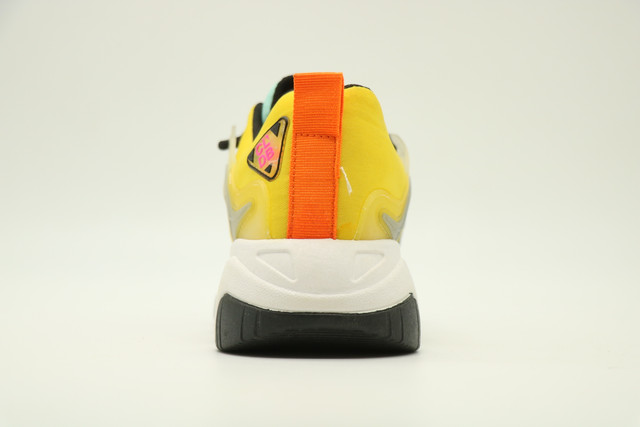 سنيكرز برباط حريمى متعدد الألوان