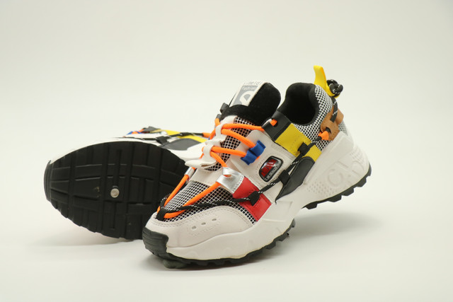 كوتشى كاجوال برباط حريمى