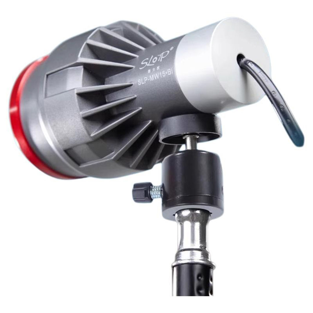 ضوء حلقي دافئ لصناع المحتوى