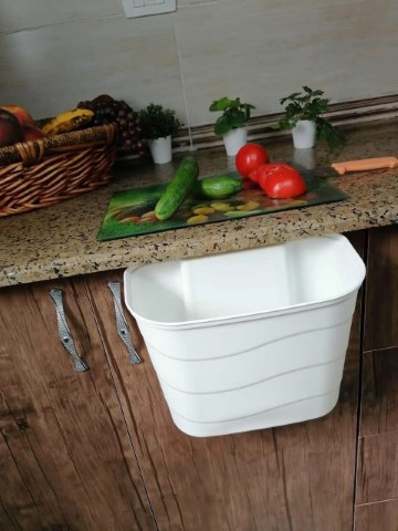 سلة بلاستيك معلقة للمطبخ